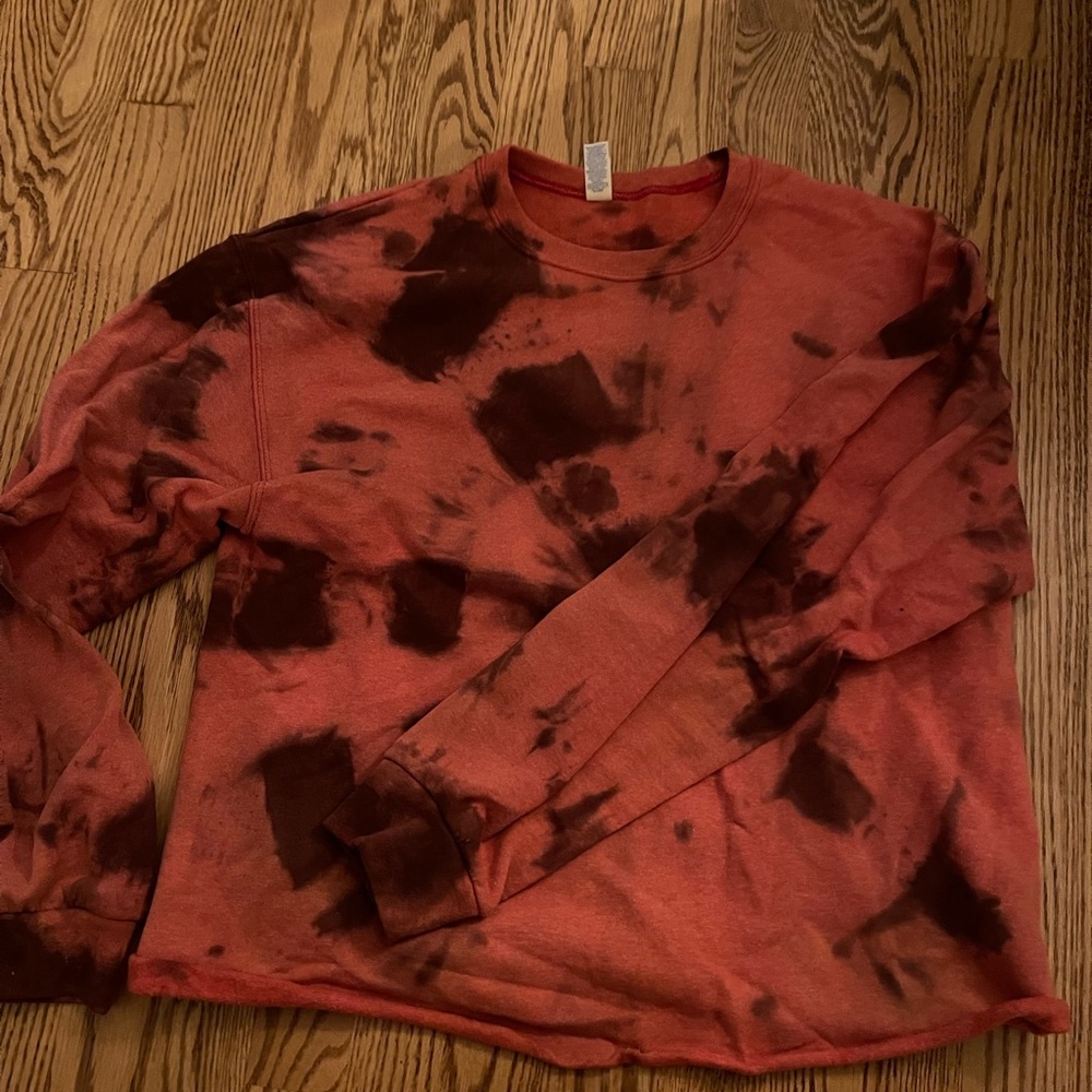 M- Tie dye never worn cropped sweatshirt burgundy and orange